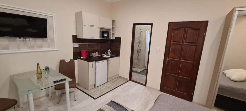 Rozsa Apartmanhaz Aparthotel Сегед Екстериор снимка