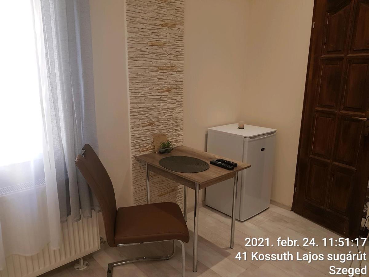 Rozsa Apartmanhaz Aparthotel Сегед Екстериор снимка