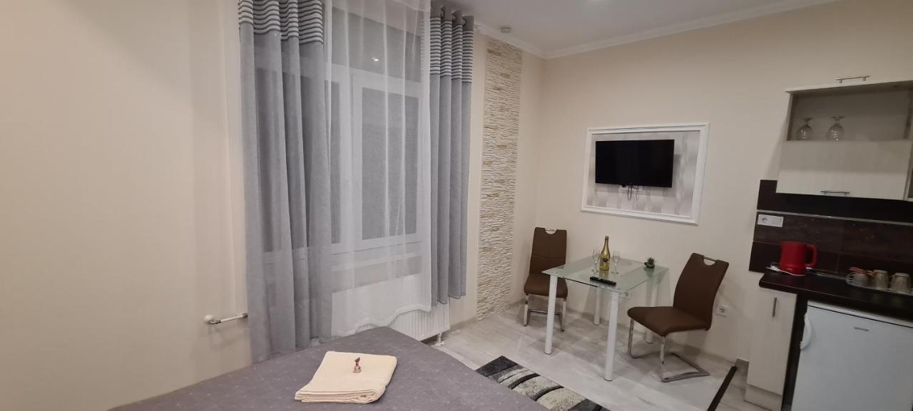 Rozsa Apartmanhaz Aparthotel Сегед Екстериор снимка