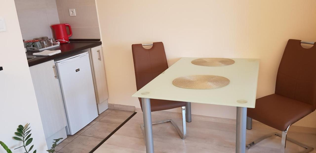 Rozsa Apartmanhaz Aparthotel Сегед Екстериор снимка