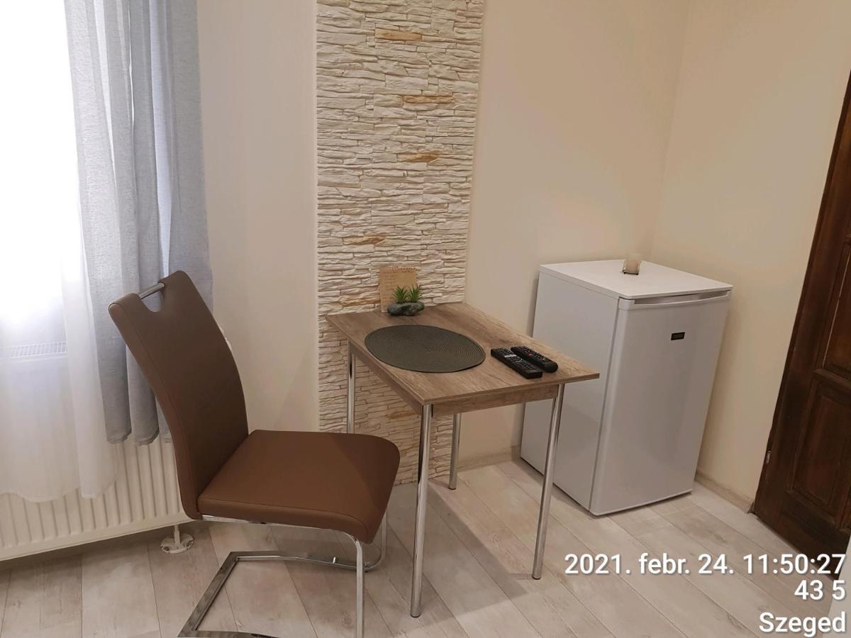 Rozsa Apartmanhaz Aparthotel Сегед Екстериор снимка